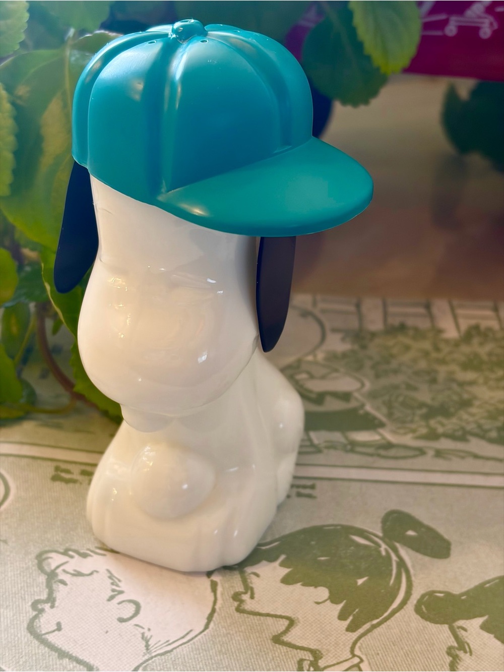 Vintage Avon 1969 Milk Glass Snoopy Bottle - Picture 3 of 10